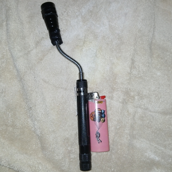 Magnetic,telescopic,bend&stay Features Light - Picture 7 of 10